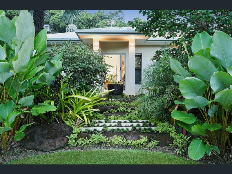 3 Savaii Close, Palm Cove — photo 1 of 5