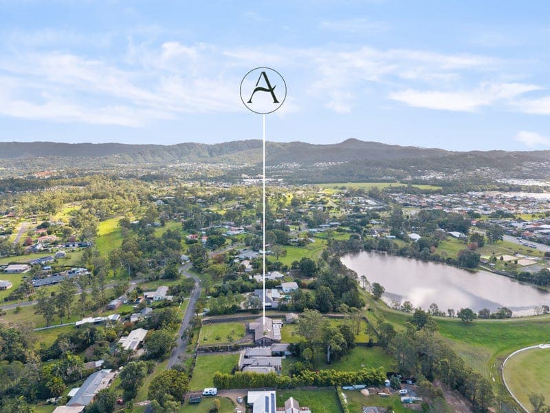 8 Oberon Way, Oxenford — photo 1 of 5