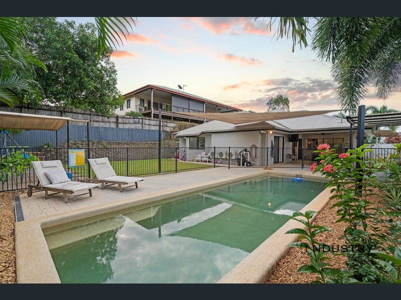 28 Regent Avenue, Redlynch — photo 1 of 5
