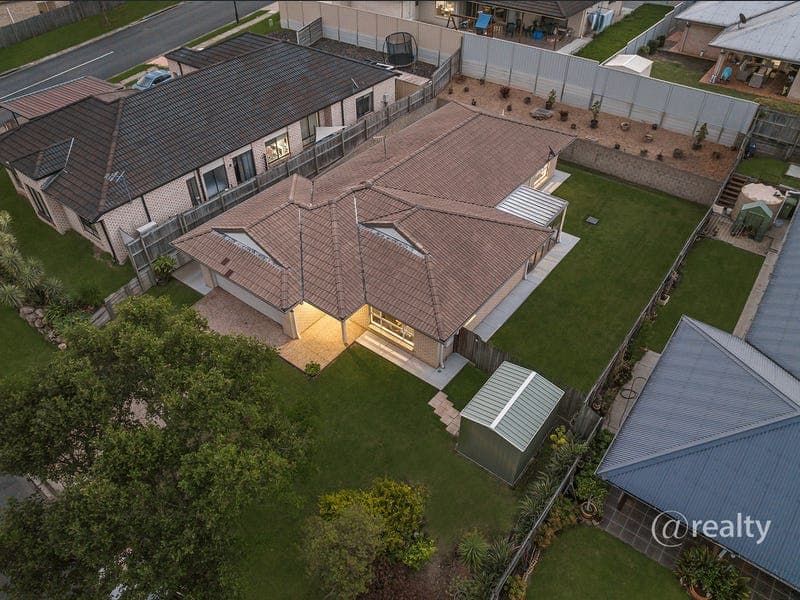 8 Nicola Street, Warner — photo 1 of 5