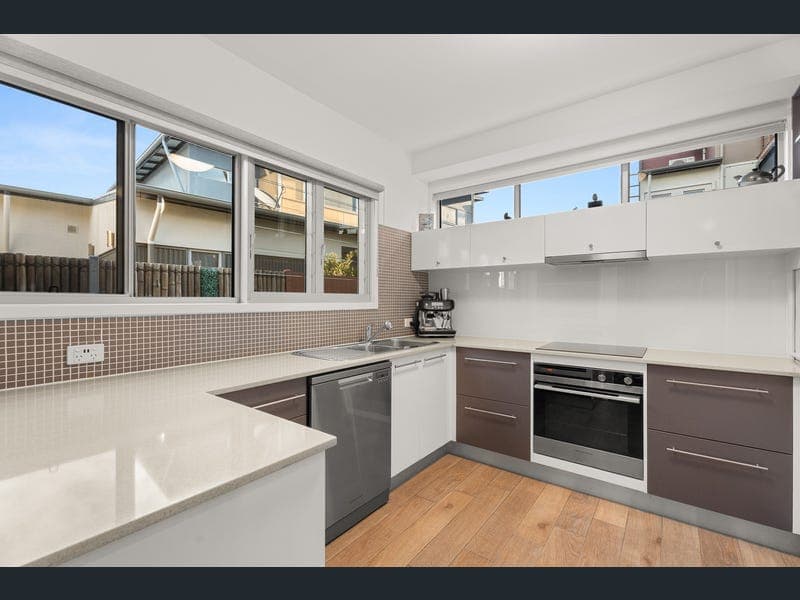 43/80 Moolyyir Street, Urangan — photo 1 of 5
