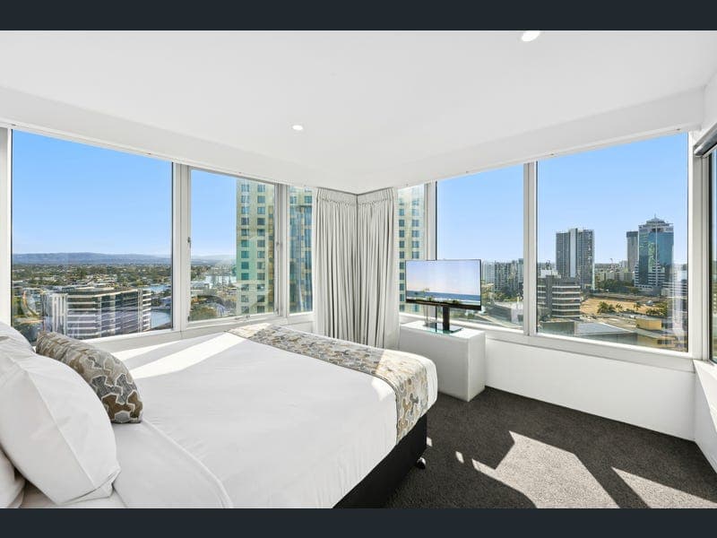 1309/9 Hamilton Avenue, Surfers Paradise — photo 1 of 5