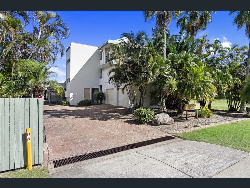 Unit 1/3 Beach Road, Pialba — photo 1 of 5