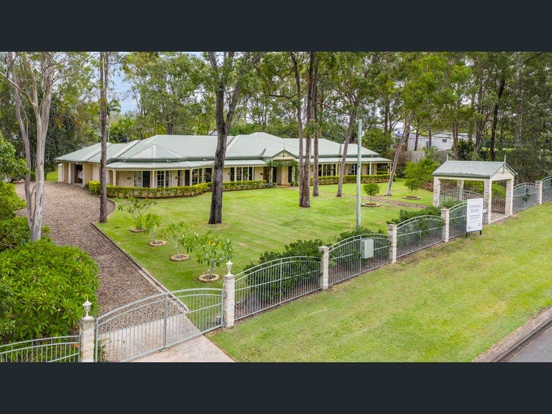 4 Timberlea Court, Helensvale — photo 1 of 5
