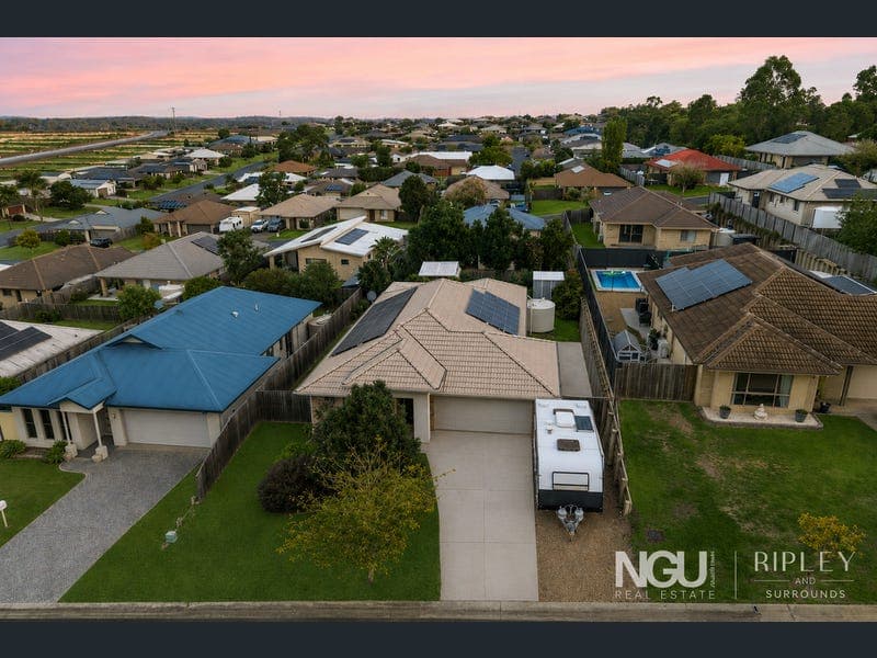 9 Goldenwood Crescent, Fernvale — photo 1 of 5