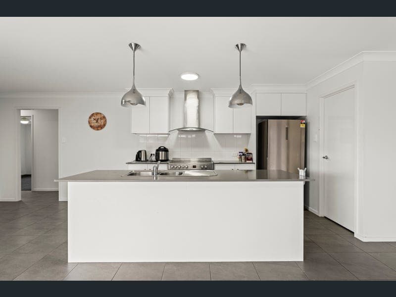 3 Basset Crescent, Torrington — photo 1 of 5