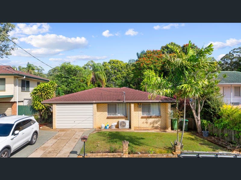 21 Valiant Crescent, Strathpine — photo 1 of 5