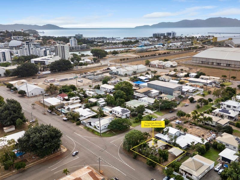7 Cannan Street, South Townsville — photo 1 of 5