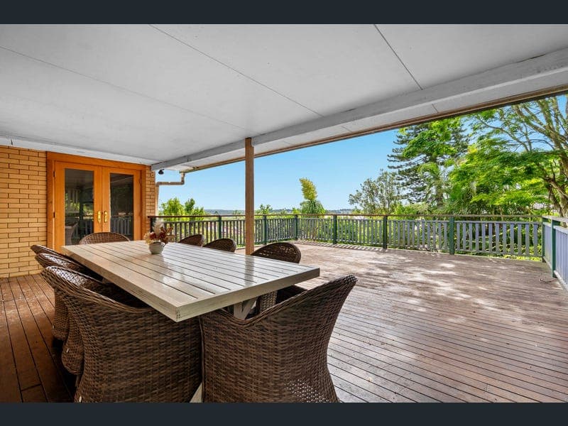 6 Strover Court, Springwood — photo 1 of 5