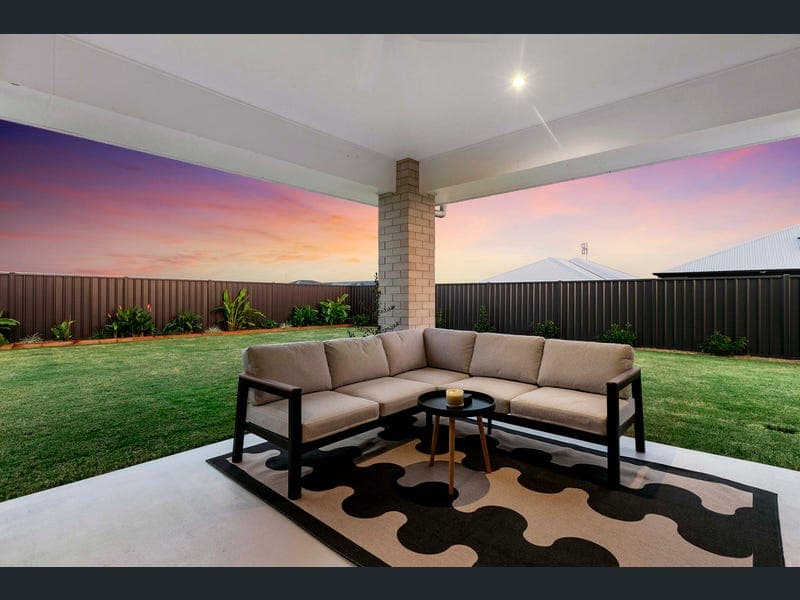 6 Woodruff Crescent, Nikenbah — photo 1 of 5