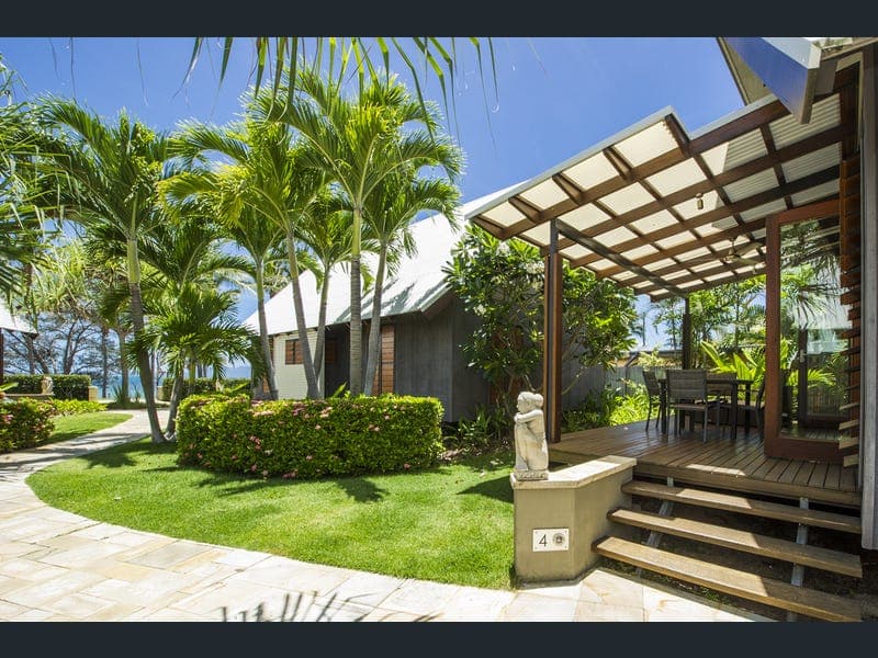 4/9 The Esplanade (Pure Magnetic) St, Nelly Bay — photo 1 of 5