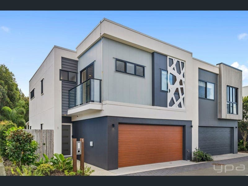 1/7 Angela Way, Pimpama — photo 1 of 5