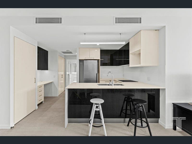 211/45 Shakespeare Street, Coorparoo — photo 1 of 5