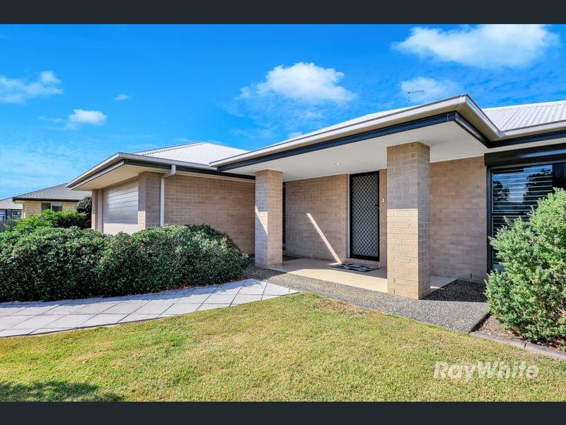 25 Bisdee Street, Coral Cove — photo 1 of 5