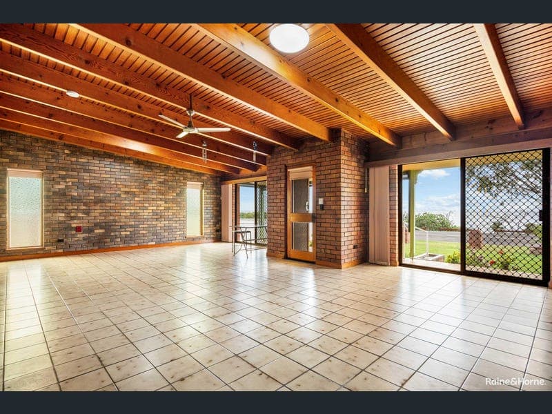 89 Esplanade, Point Vernon — photo 1 of 5