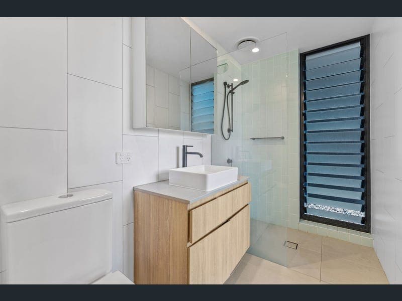 208/13-15 Haig Street, Coolangatta — photo 1 of 5