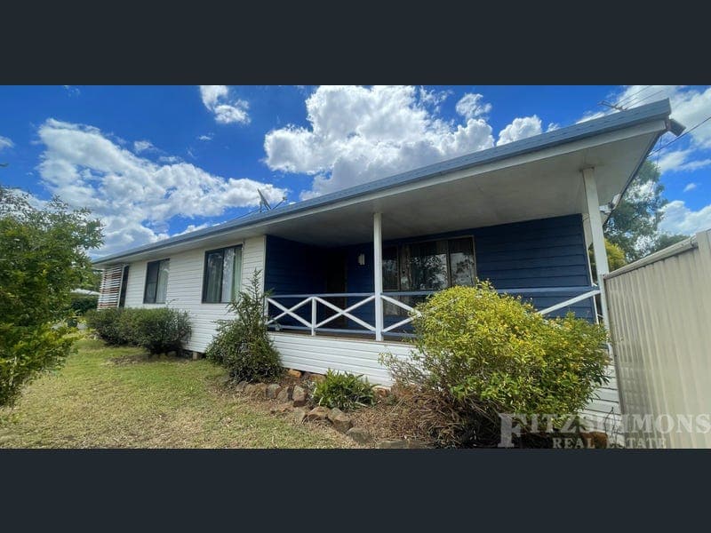 2 Acacia Avenue, Dalby — photo 1 of 5