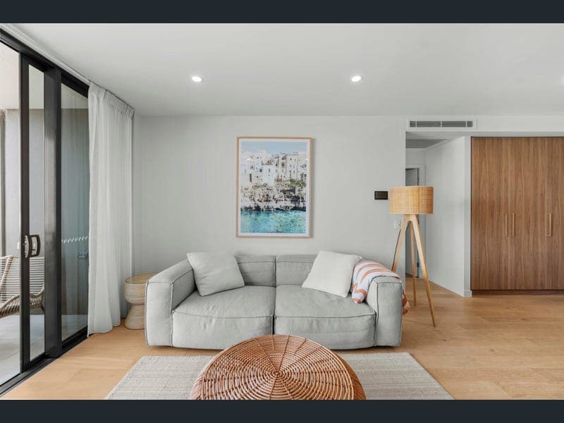 509/6 Palm Beach Avenue — photo 1 of 5