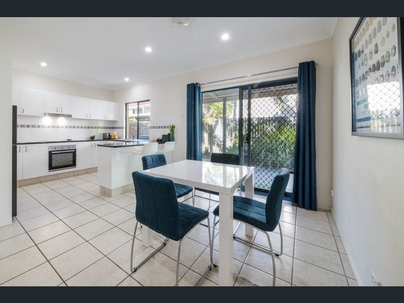 6/7 Erromango Drive, Jubilee Pocket — photo 1 of 5
