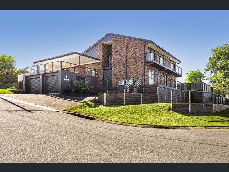3 Warrandah Street, Rochedale South — photo 1 of 5