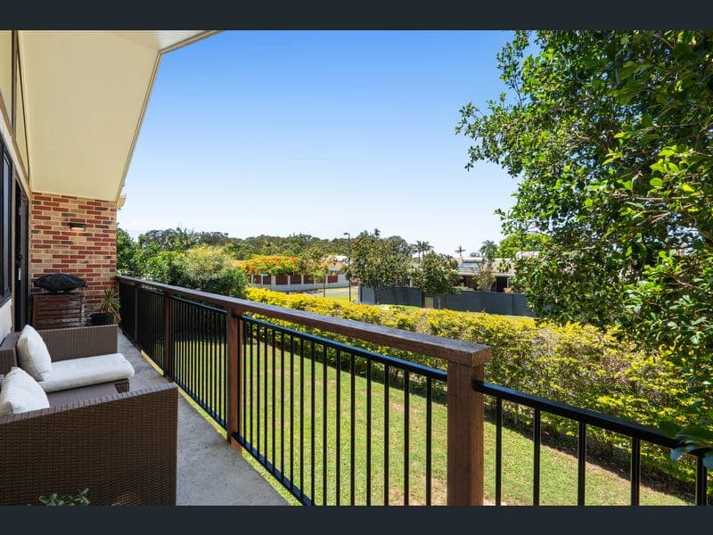 38 Beaconsfield Drive, Burleigh Waters — photo 1 of 5