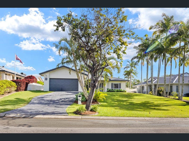26 Pearson Close, Arundel — photo 1 of 5