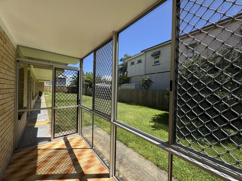 1/40 Third Avenue, Sandgate — photo 1 of 5