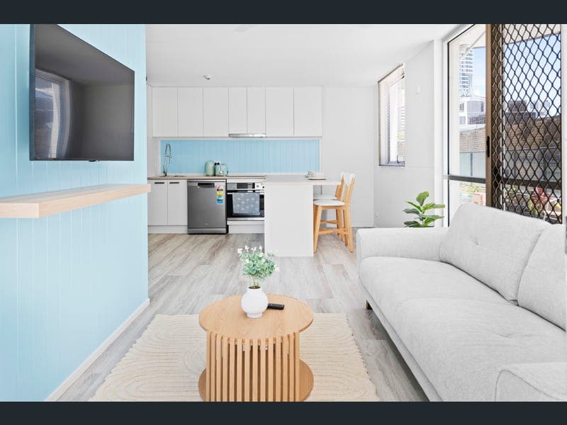 24/19 Orchid Avenue, Surfers Paradise — photo 1 of 5