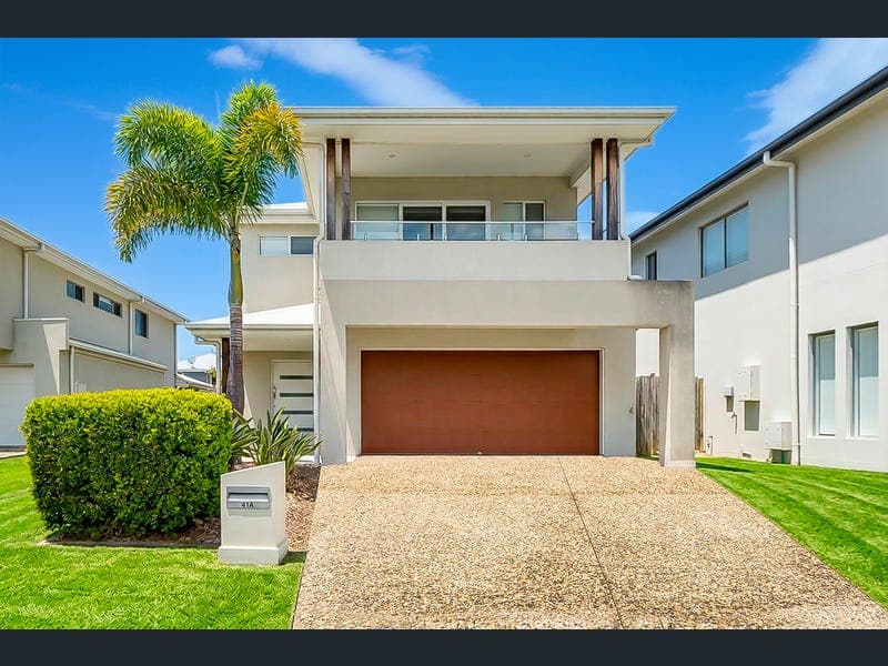 41a Sickle Avenue, Hope Island — photo 1 of 5