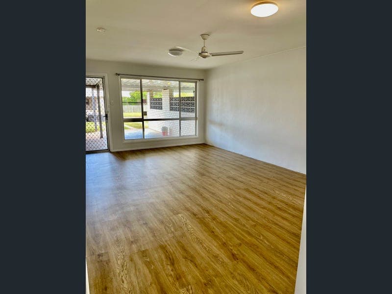 UNIT 2/28 Cox Crescent, Millbank — photo 1 of 5