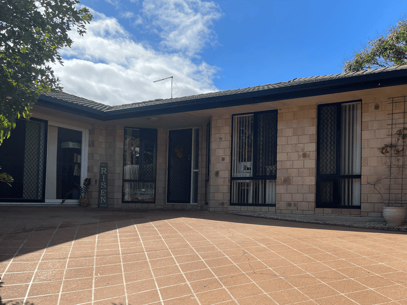 34 Brooklands Drive, Beaudesert — photo 1 of 5