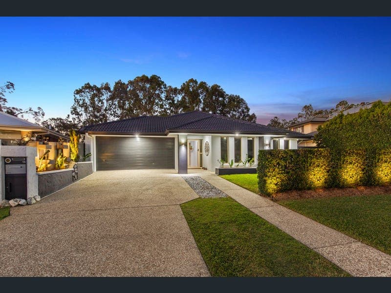 16 Waterside Esplanade, Helensvale — photo 1 of 5