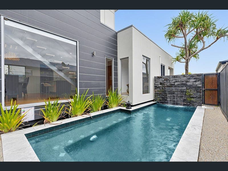 33 Myrtle Place, Mountain Creek — photo 1 of 5