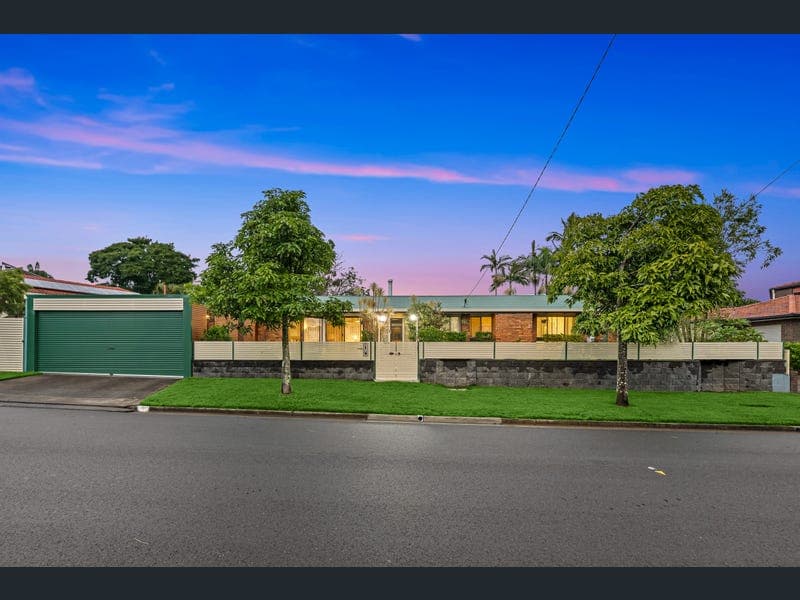 3 La Senda Court, Springwood — photo 1 of 5