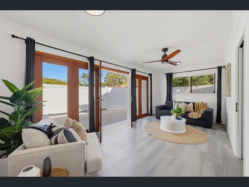 12 Clear River Boulevard, Ashmore — photo 1 of 5