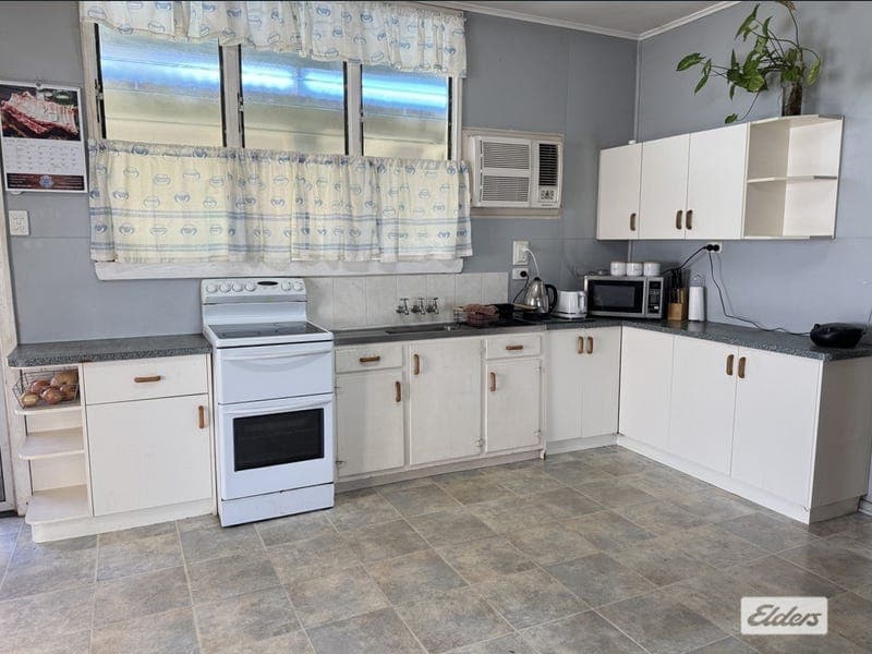 5 Dorney Street, Chinchilla — photo 1 of 5