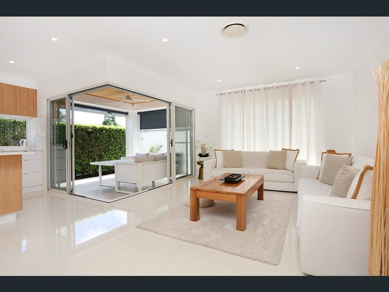 1065 Lakeview Terrace, Benowa — photo 1 of 5