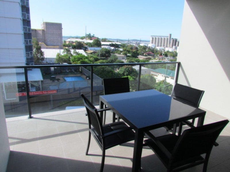 51/17 Roseberry Street, Gladstone Central — photo 1 of 5