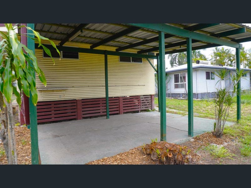 15 Casey Court, Moranbah — photo 1 of 5