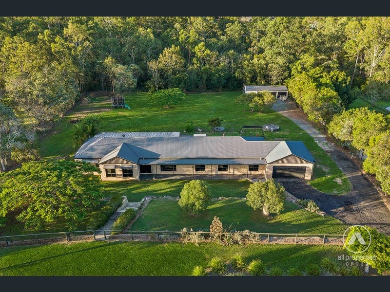 181-185 Equestrian Drive, New Beith — photo 1 of 5