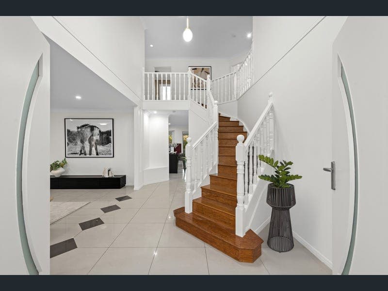 17 Juxgold Place, Calamvale — photo 1 of 5