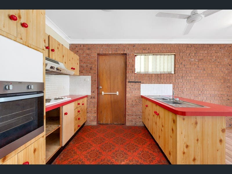 186 PINELANDS RD, Sunnybank Hills — photo 1 of 5