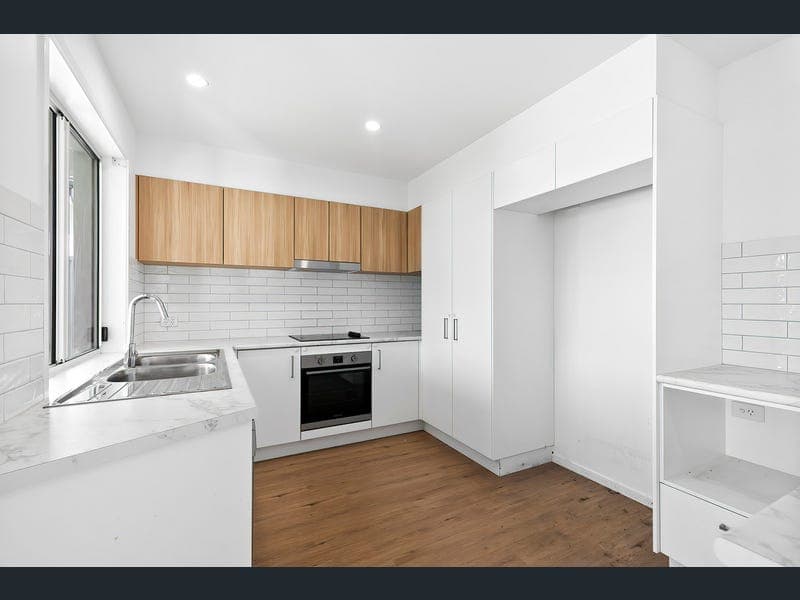 24 Hamilton Street, Meridan Plains — photo 1 of 5