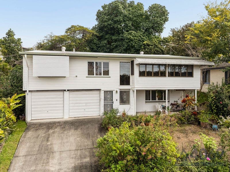 31 Currong Street, Kenmore — photo 1 of 5