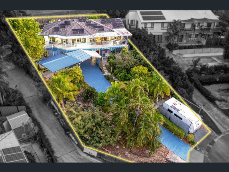 8 Rob Roy Court, Highland Park — photo 1 of 5