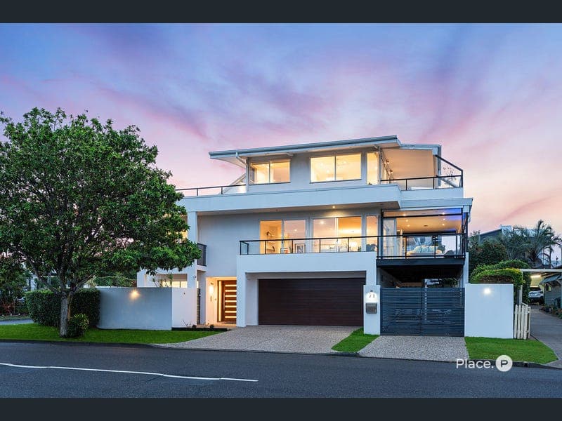 71 Adam Street, Wynnum — photo 1 of 5