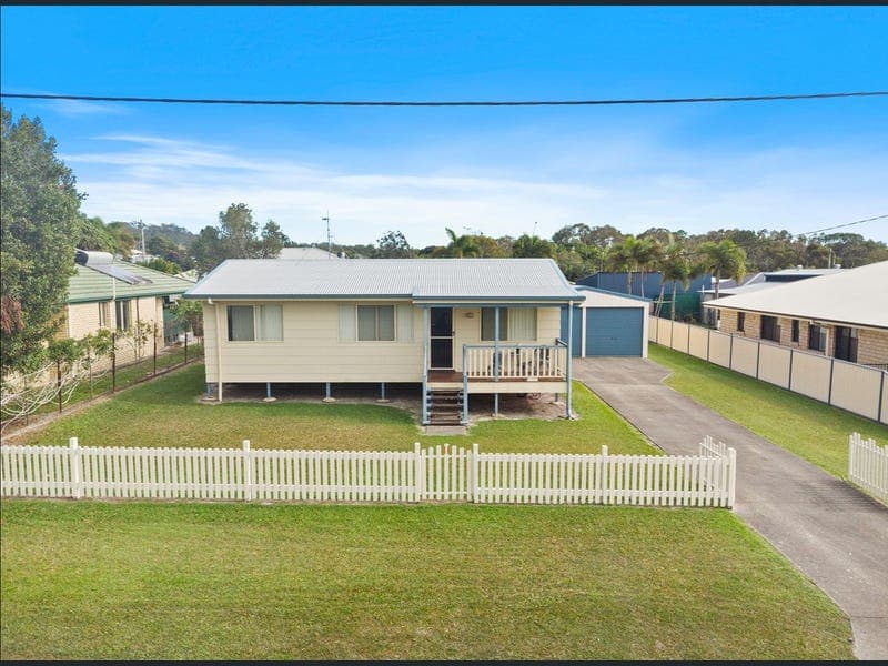 11 Golden Hind Avenue, Cooloola Cove — photo 1 of 5