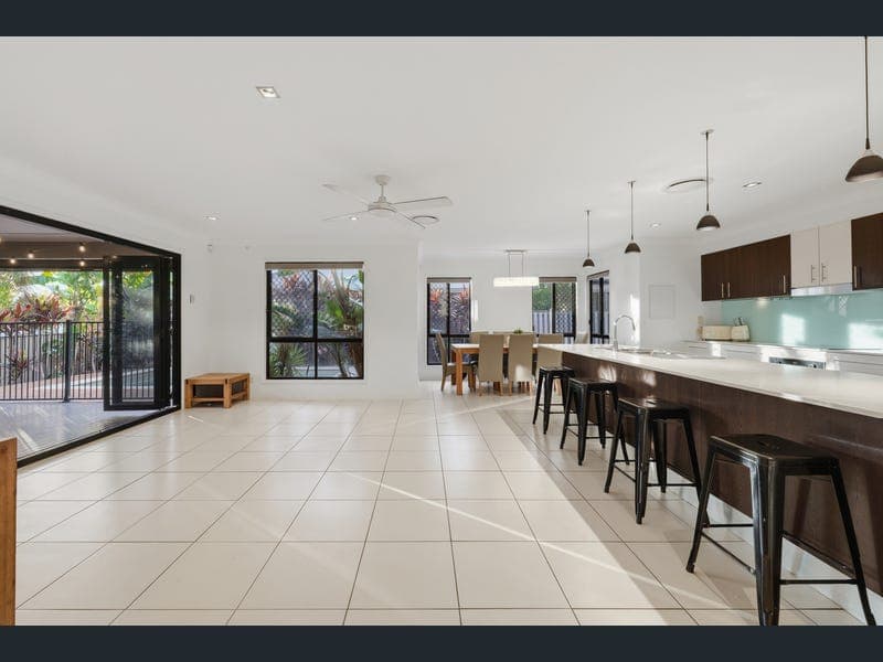 16 Emmaville Crescent, Ormeau — photo 1 of 5