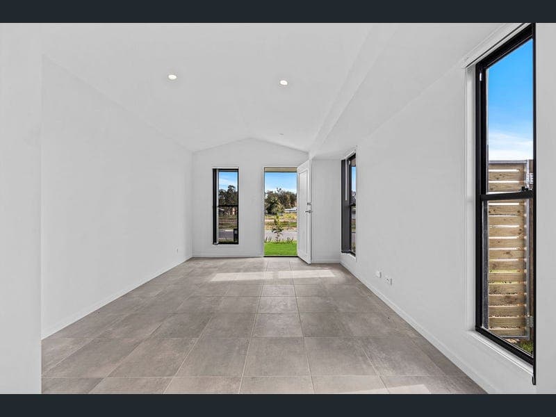 14 Aspen Circuit, Logan Reserve — photo 1 of 5