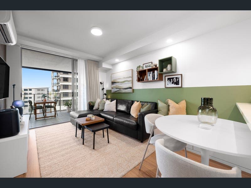 505/159 Logan Road, Woolloongabba — photo 1 of 5